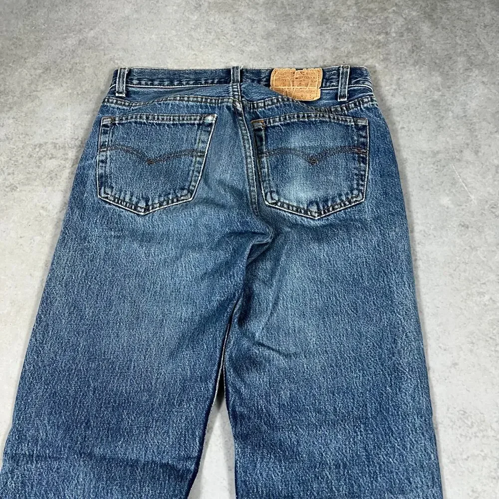 Levis waist 32